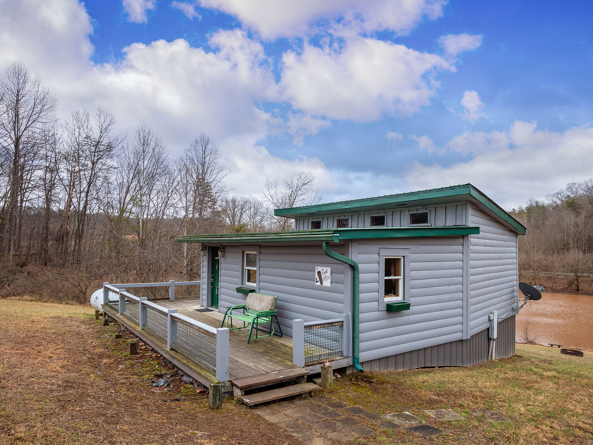 Statts Mills Campground and Cabins - Eagle's Perch Cabin