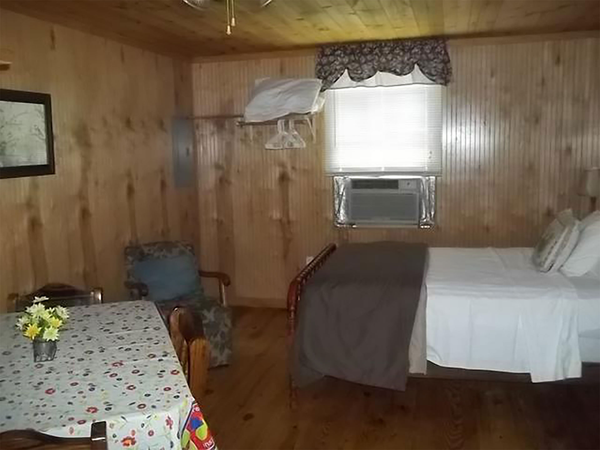 Statts Mills Campground and Cabins - Sunshine Cabin